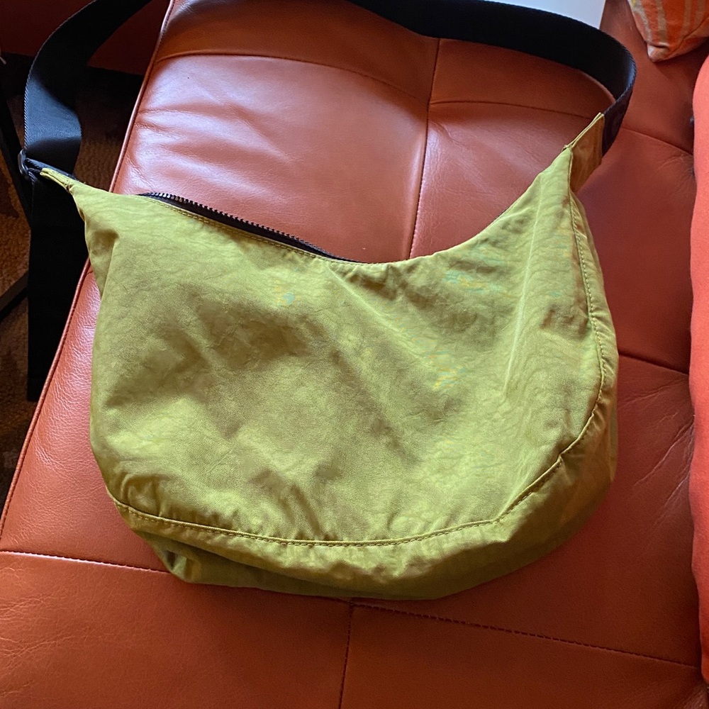 Baggu Medium Crescent Avocado Green